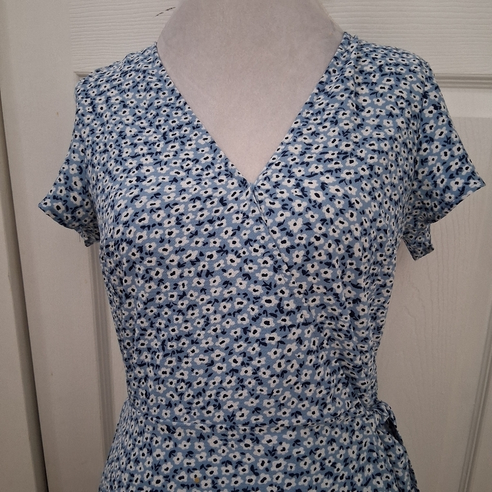 H&M Divided Blue & White Floral Wrap Dress Size 10 - Picture 2 of 12